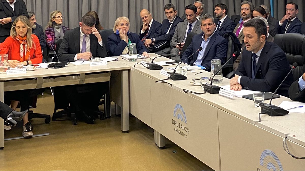 El debate con Luis Petri fue extenso y por momentos muy picante. El debate con Luis Petri fue extenso y por momentos muy picante.