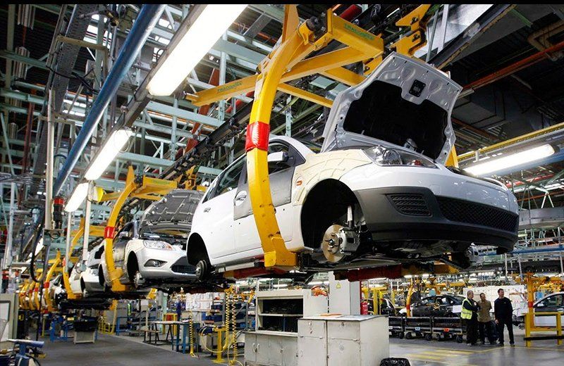 Las automotrices suspendieron a 3.500 operarios por la crisis