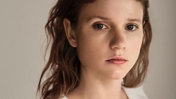 La serie polaca de 8 capítulos que arrasa en Netflix: es muy subida de tono