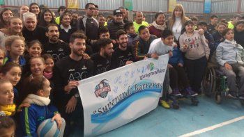 La selección llegó a Mendoza y visitó la Fundación San Martín de Porres