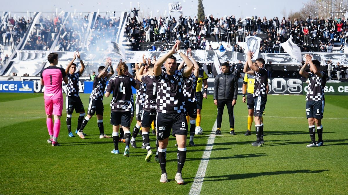 Gimnasia y Esgrima saluda a su gente en el Víctor Legrotaglie. Gimnasia y Esgrima saluda a su gente en el Víctor Legrotaglie.