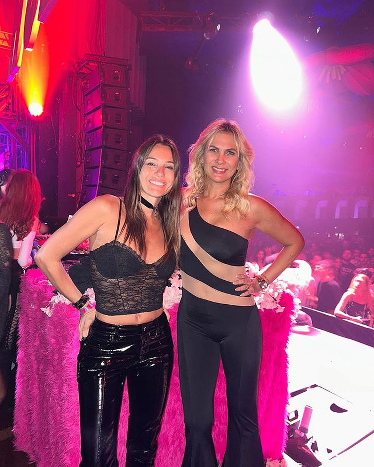 Pampita de fiesta en Miami paraliza las transparencias a nivel ultra extremo. Pampita de fiesta en Miami paraliza las transparencias a nivel ultra extremo.