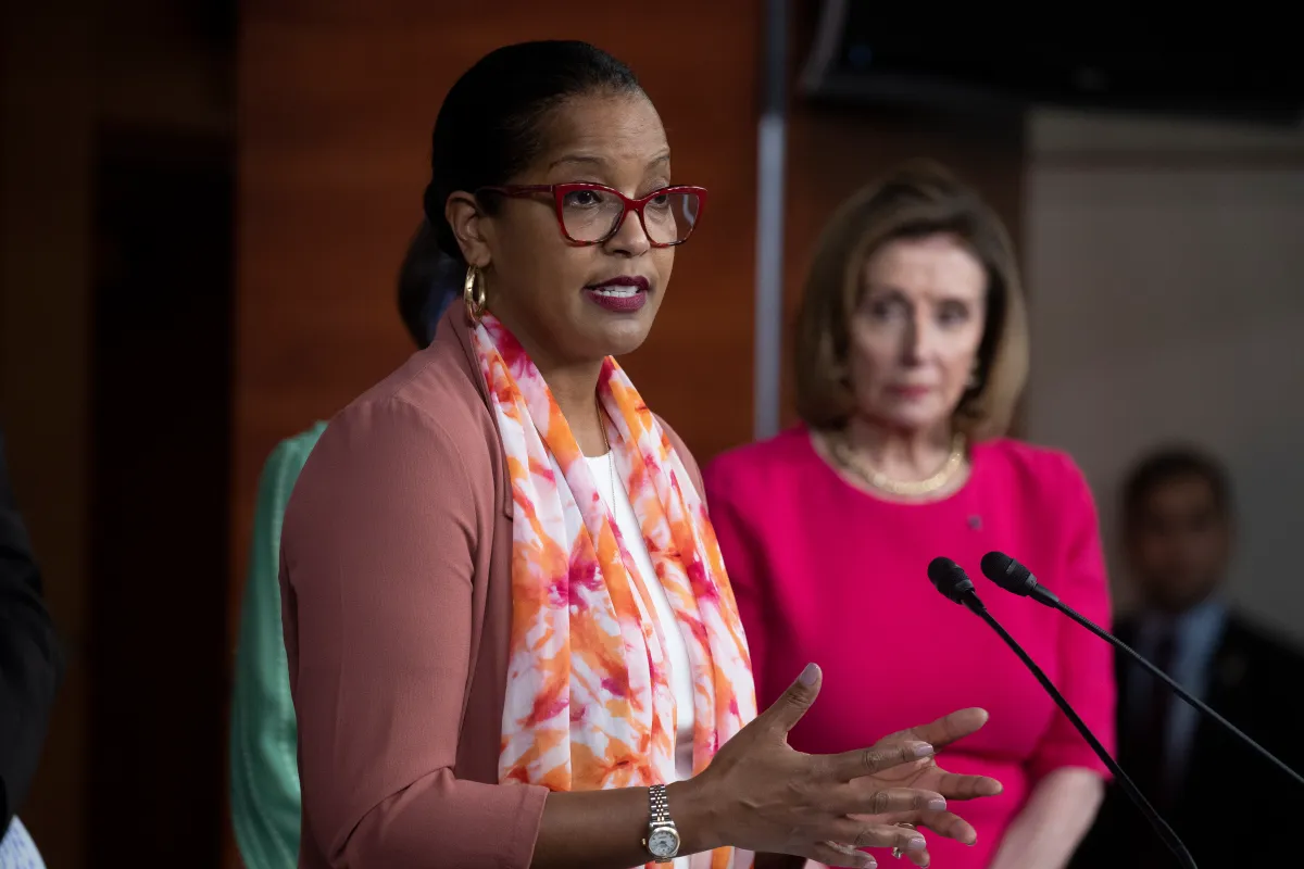 La representante del Partido Demócrata por Connecticut, Jahana Hayes fue una de las que recibió amenazas de bomba. Crédito: EFE/Michael Reynolds. La representante del Partido Demócrata por Connecticut, Jahana Hayes fue una de las que recibió amenazas de bomba. Crédito: EFE/Michael Reynolds.