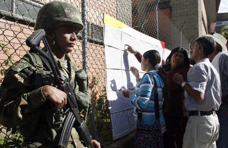 Un soldado murió en choques entre el ejército y la guerrilla durante las elecciones en Colombia