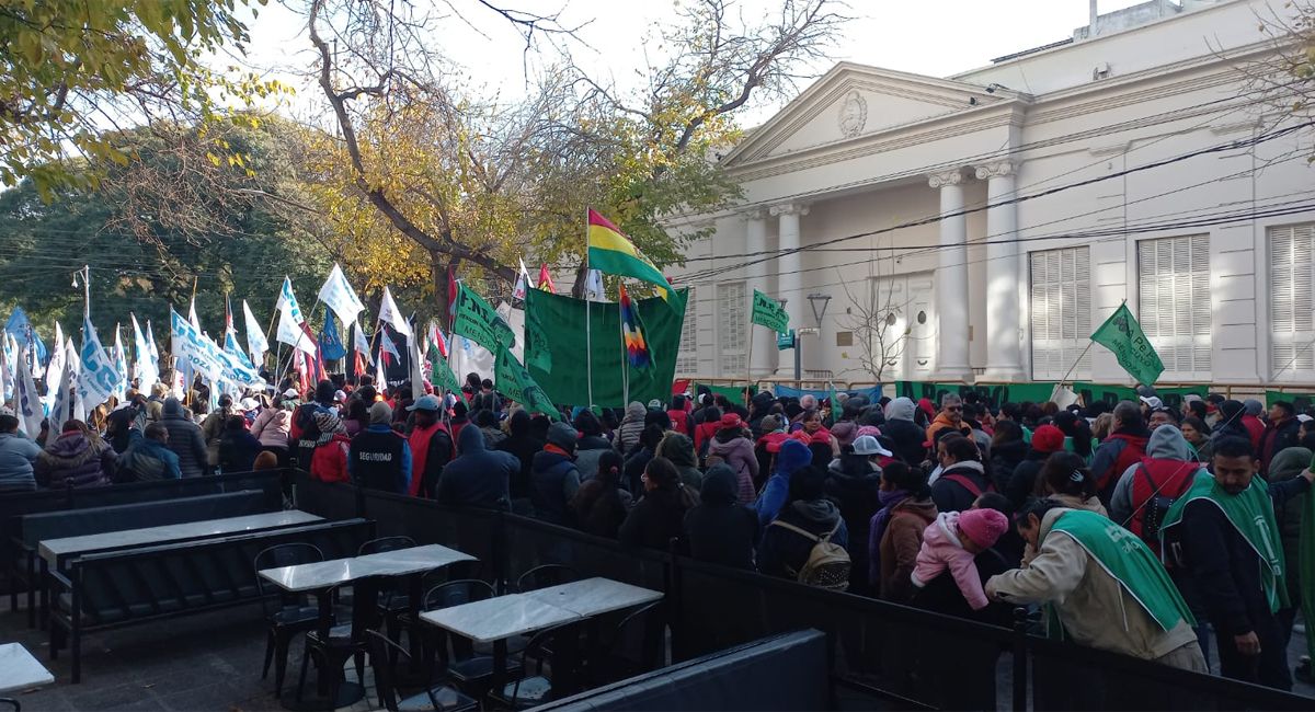 Marcha en la Legislatura.