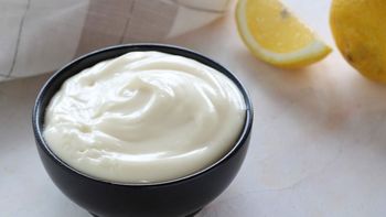 Cómo hacer mayonesa casera al limón: la receta en 2 minutos y pocos ingredientes Cómo hacer mayonesa casera al limón: la receta en 2 minutos y pocos ingredientes