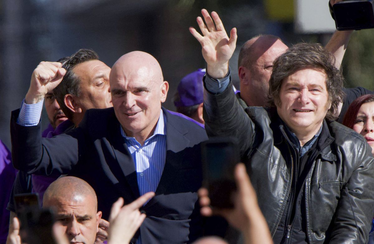 Javier Milei acompañado por José Luis Espert en Lomas de Zamora. Después fueron los incidentes.