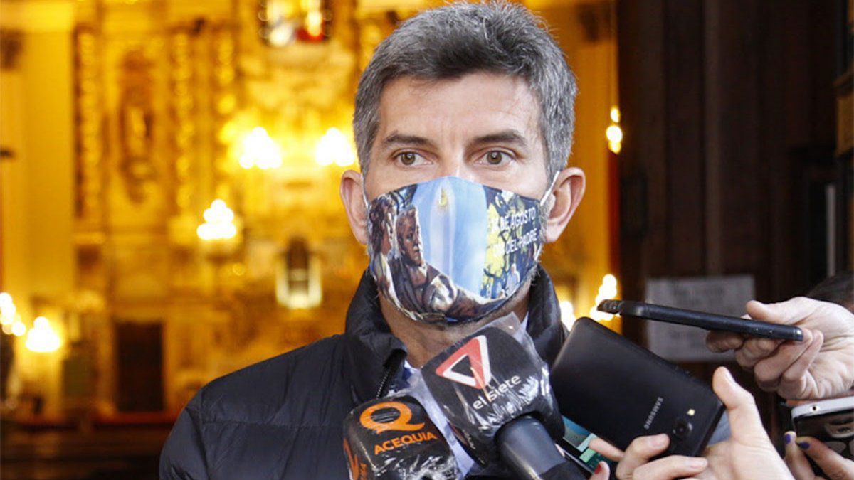 Elección de reinas: Ulpiano Suarez a favor de un plebiscito