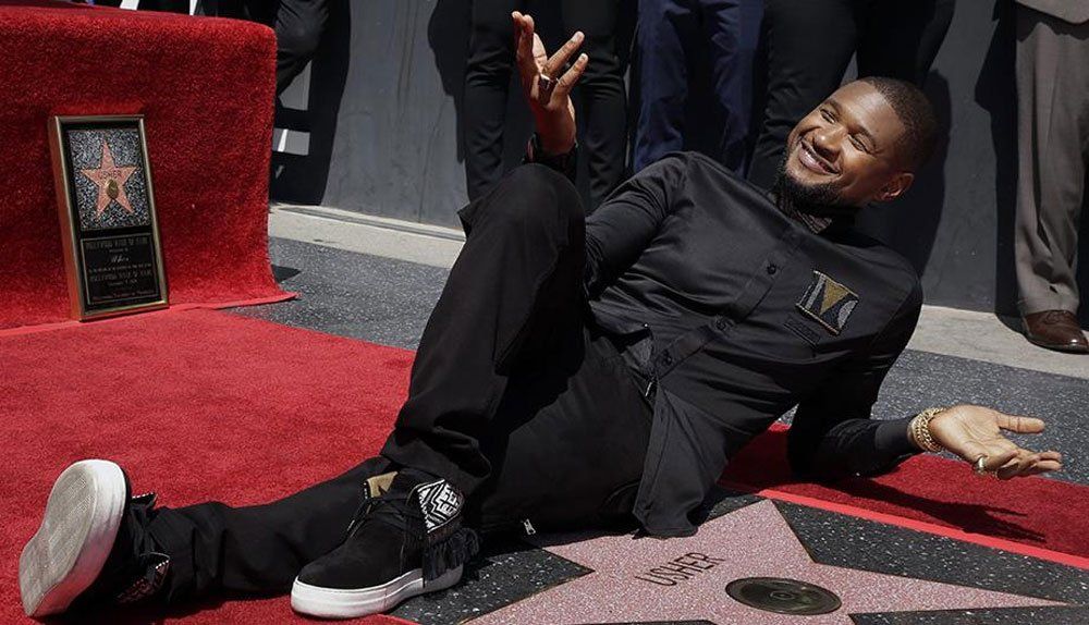 Usher recibió su estrella en el Paseo de la Fama de Hollywood