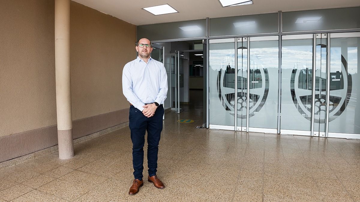 El director asistencial del Hospital de Luján de Cuyo, Claudio Salinas, recibió este viernes al equipo de Diario UNO y le mostró las instalaciones. El director asistencial del Hospital de Luján de Cuyo, Claudio Salinas, recibió este viernes al equipo de Diario UNO y le mostró las instalaciones.
