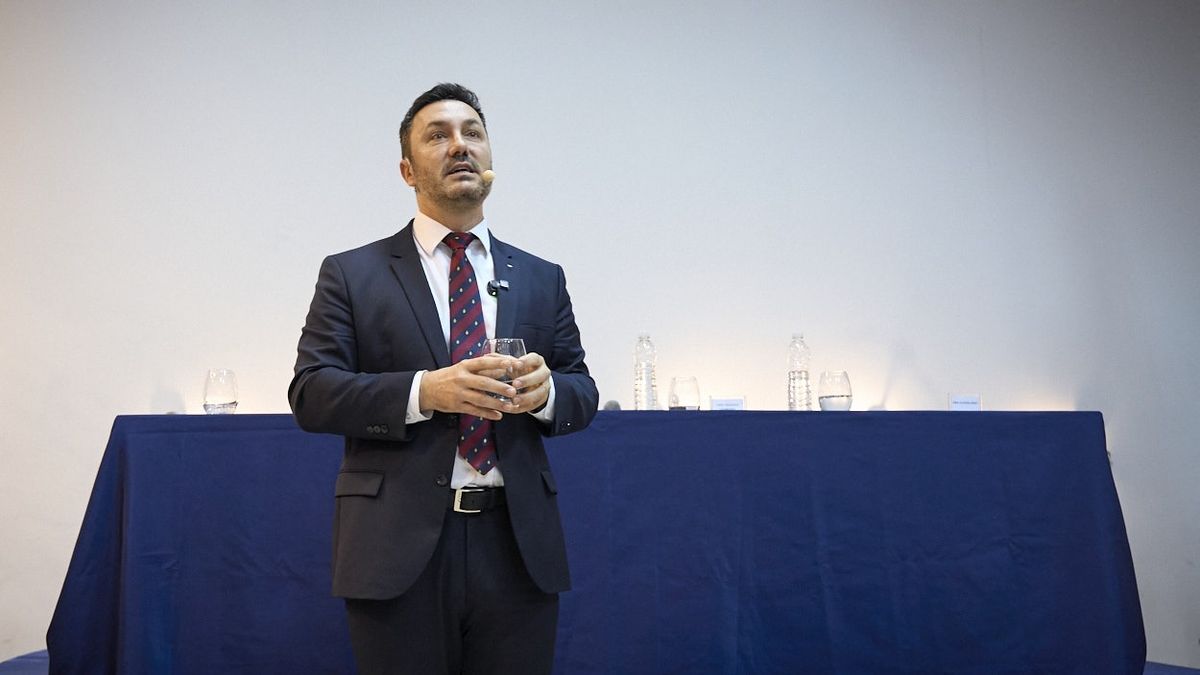 El mendocino Luis Petri respondió las preguntas del público durante dos horas. El mendocino Luis Petri respondió las preguntas del público durante dos horas.