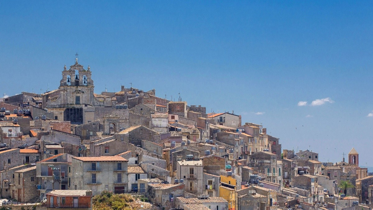 Un pueblo italiano ofrece la oportunidad de adquirir casas por el simbólico precio de un euro. Un pueblo italiano ofrece la oportunidad de adquirir casas por el simbólico precio de un euro.