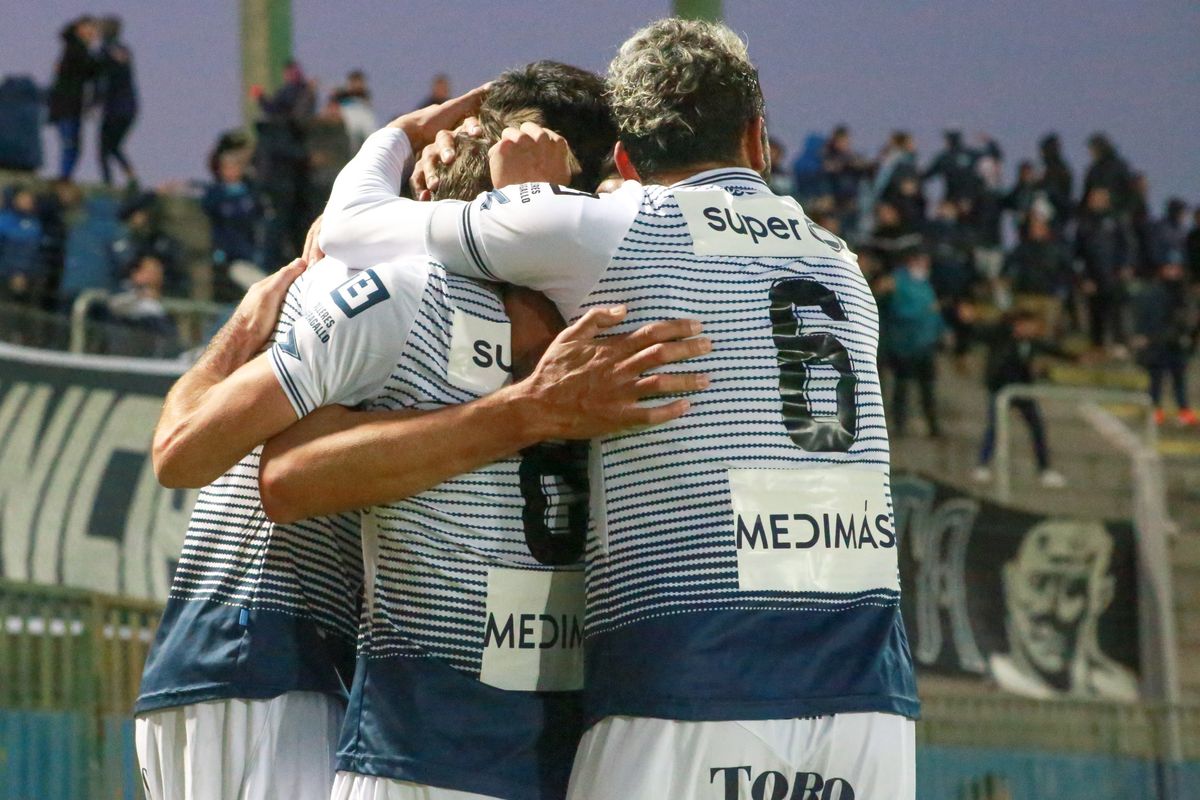 Independiente Rivadavia juega con Vélez, en San Luis.