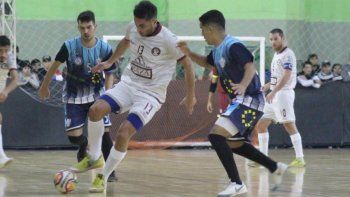 Mendoza y una goleada para seguir soñando en el Argentino