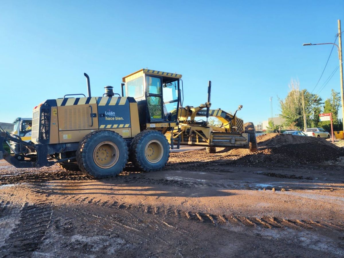 El arreglo de calles, construcción de rotondas y pavimentación están entre los principales objetivos del municipio de Luján de Cuyo. El arreglo de calles, construcción de rotondas y pavimentación están entre los principales objetivos del municipio de Luján de Cuyo.