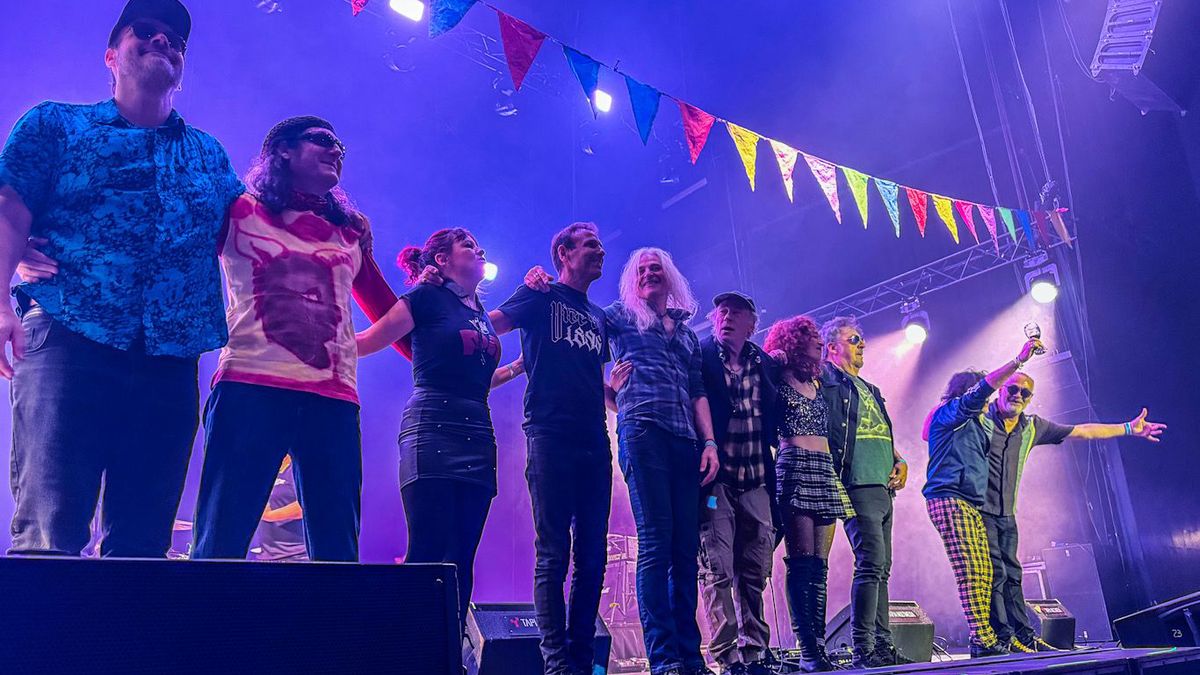 Mito redondo. La Kermesse Redonda la rompió en el Arena Maipú.