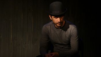 Diego Flores presenta 