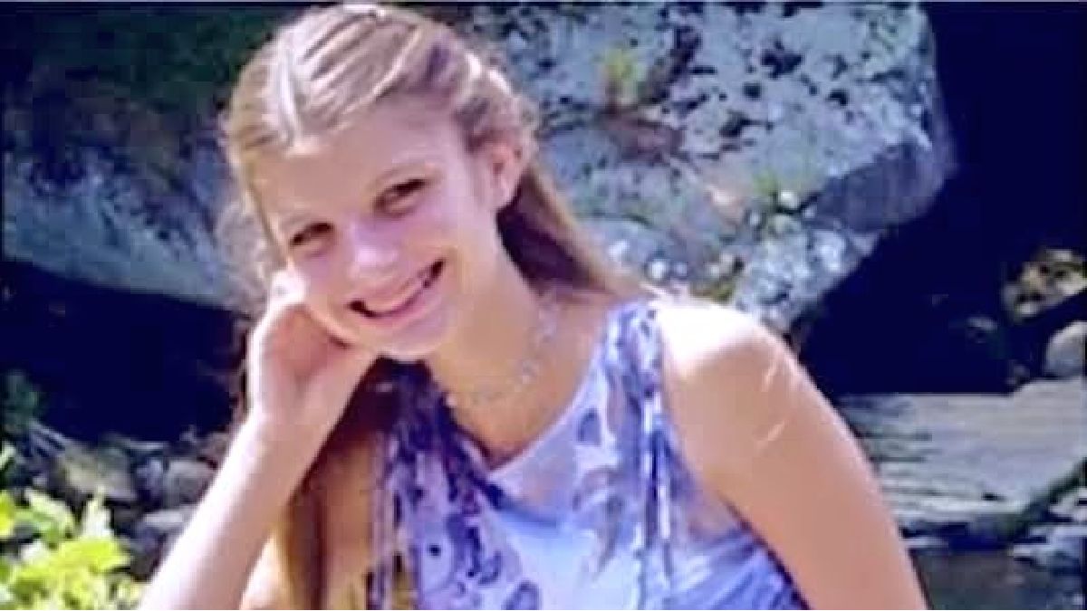 La niña víctima de un pedófilo que la secuestró y torturó. La niña víctima de un pedófilo que la secuestró y torturó.