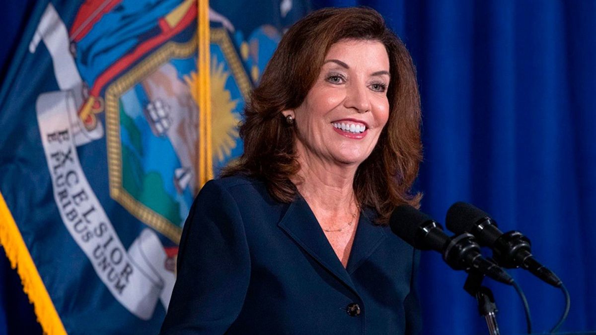 Kathy Hochul, quien dentro de dos semanas asumirá como gobernadora de Nueva York tras la renuncia de Andrew Cuomo, anunció que buscará la reelección en los comicios de 2022