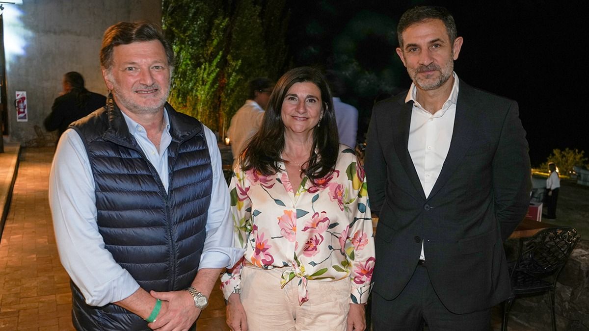 La presidenta del Emetur, Gabriela Testa junto a Horacio Repucci, de la Cámara Argentina de Turismo, y el español David Mora (Basque Culinary Center). La presidenta del Emetur, Gabriela Testa junto a Horacio Repucci, de la Cámara Argentina de Turismo, y el español David Mora (Basque Culinary Center).