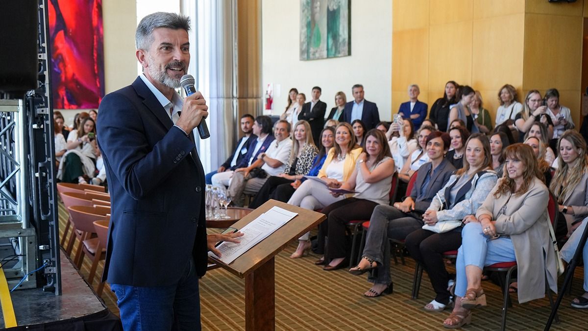El intendente de la Ciudad de Mendoza, Ulpiano Suarez, fue invitado al encuentro de mujeres en el Hotel Sheraton. El intendente de la Ciudad de Mendoza, Ulpiano Suarez, fue invitado al encuentro de mujeres en el Hotel Sheraton.