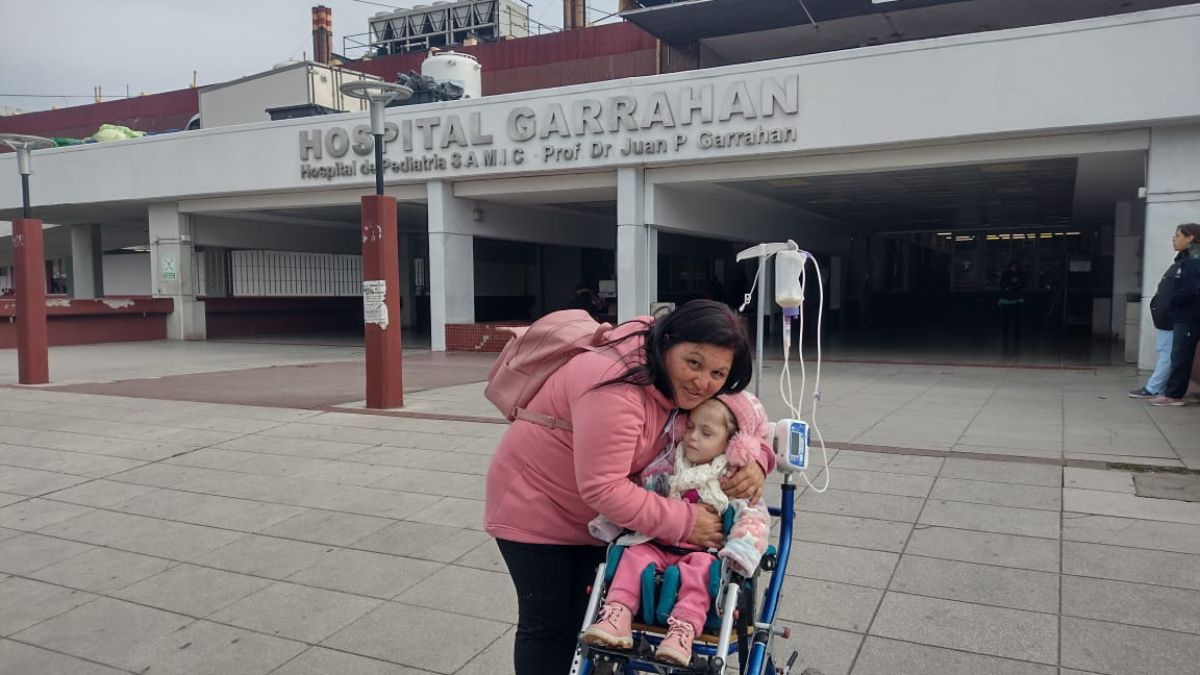 Los estudios que realizaron a Guadita en el Garrahan señalan que deben operarla&nbsp; en forma urgente y su familia necesita ayuda.