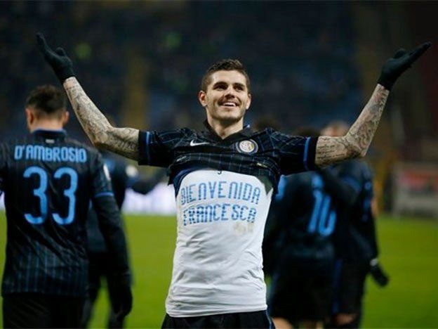 Para morir de amor: el chupete de la “fanática” Francesca Icardi