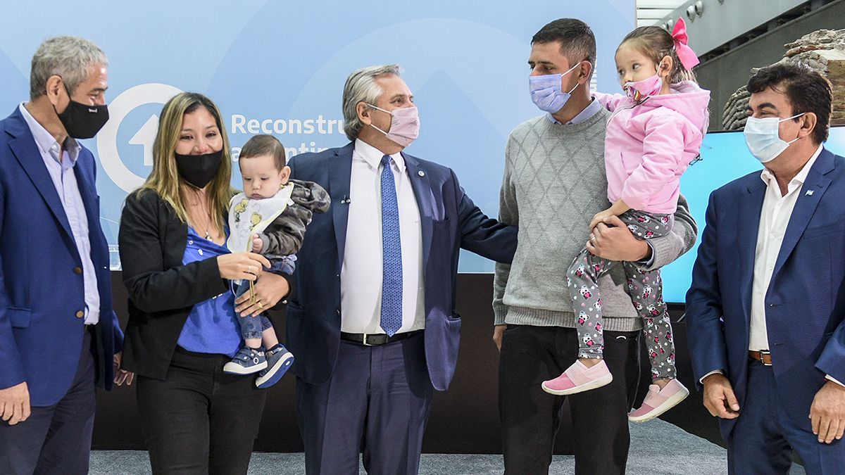 “Estamos empeñados que, cuando el 2023 llegue, podamos cumplir el objetivo de construir casas para 260 mil familias en todo el país”, dijo Alberto Fernández.