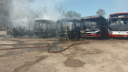 Seis fueron los micros incendiados.
