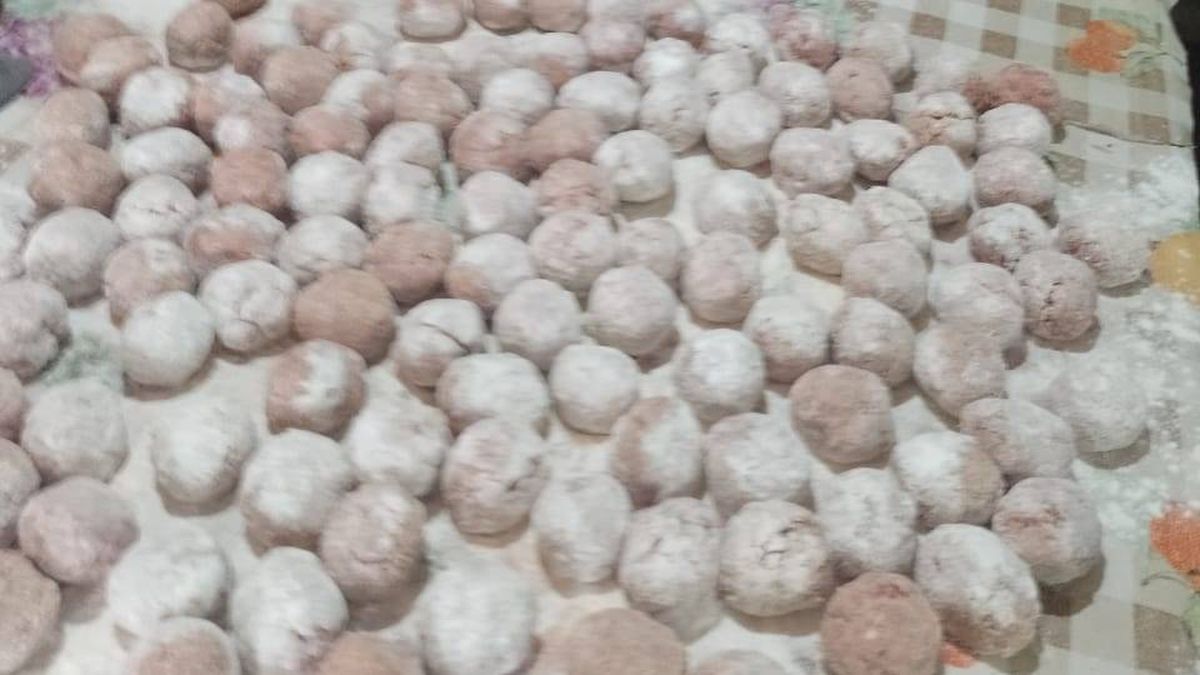 Bollitos de pan casero listos para hornear y entregar a los vecinos de La Paz que menos tienen. Bollitos de pan casero listos para hornear y entregar a los vecinos de La Paz que menos tienen.