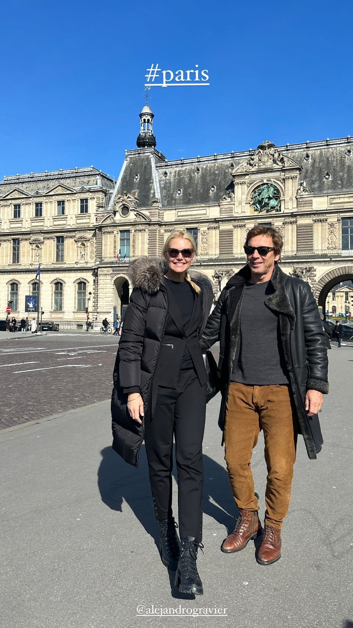 Desde Francia, Valeria Mazza muestra el abrigo tendencia y paraliza el invierno europeo. Desde Francia, Valeria Mazza muestra el abrigo tendencia y paraliza el invierno europeo.