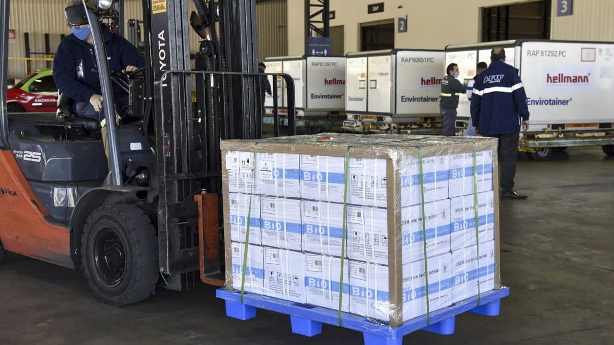 M&aacute;s de un mill&oacute;n de vacuna Sinopharm llegaron este lunes a la Argentina