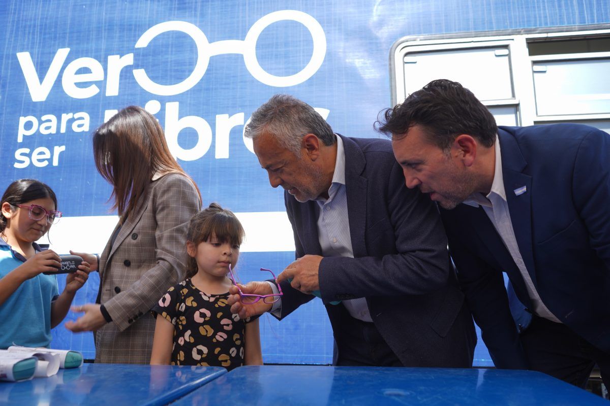 El gobernador Alfredo Cornejo junto al ministro de Educación, Tadeo García Zalazar, y la ministra de Capital Humano, Sandra Pettovello. El gobernador Alfredo Cornejo junto al ministro de Educación, Tadeo García Zalazar, y la ministra de Capital Humano, Sandra Pettovello.