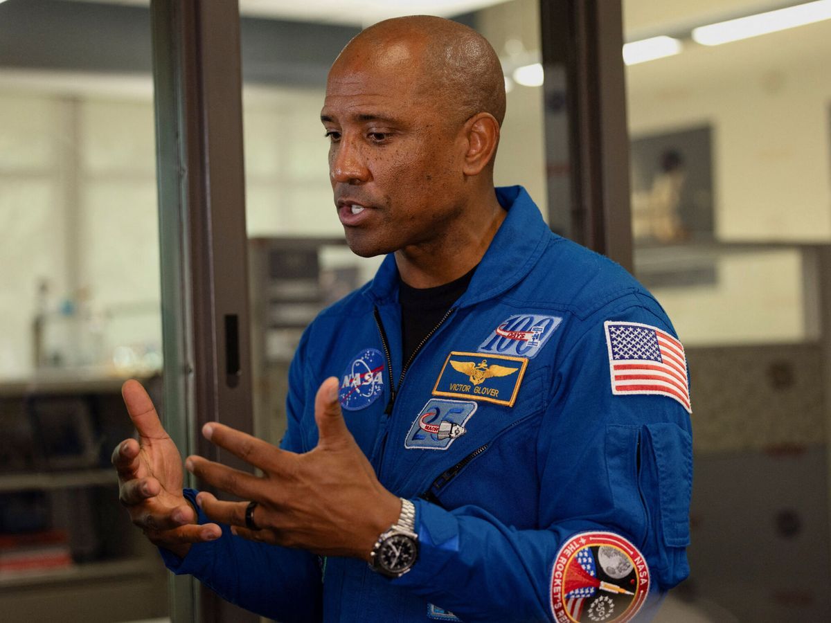 Victor J. Glover es un capitán de navío de la Armada de los Estados Unidos, piloto de pruebas y uno de los astronautas que participó en la misión Artemis II.