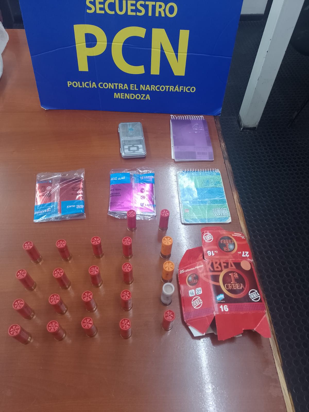 En Guaymallén, además de dinero y droga, se encontraron cartuchos de una escopeta calibre 16.