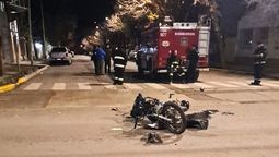El accidente ocurrió entre una moto y el camión de Bomberos.