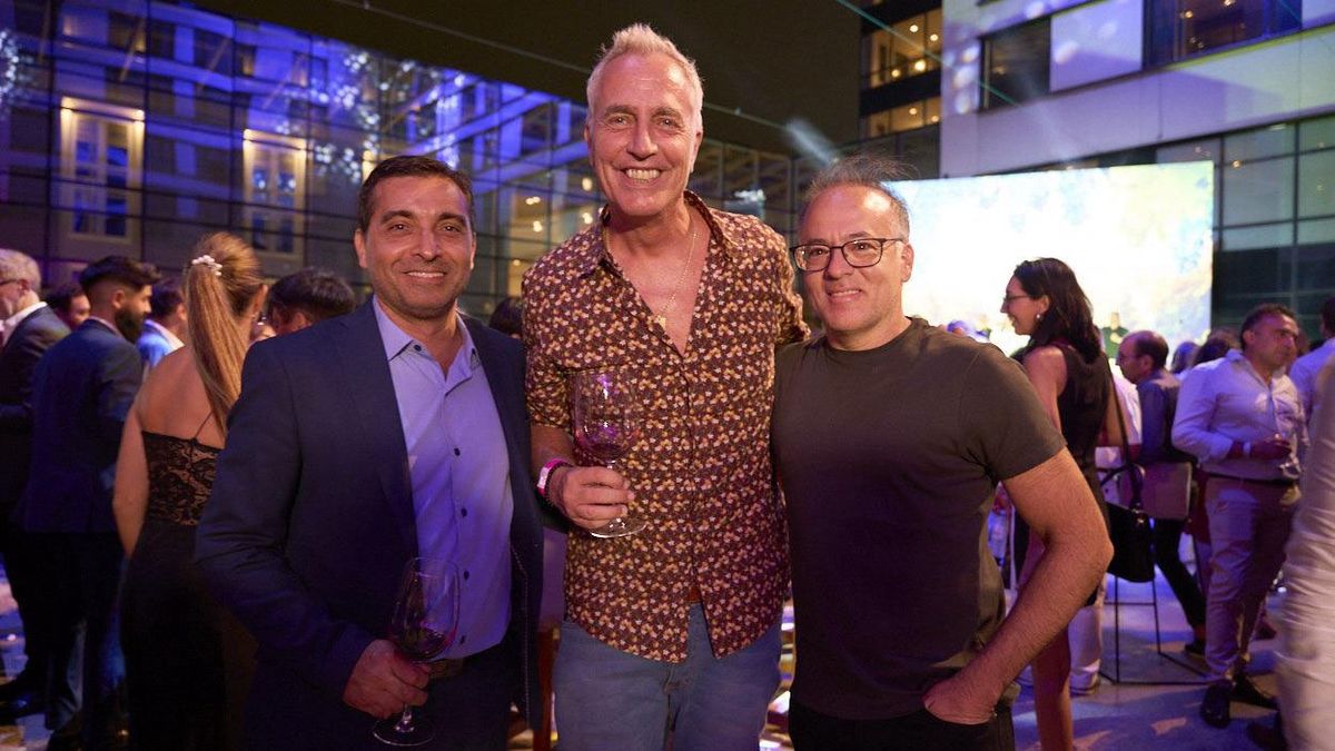 Gustavo Carrillo (CFO Grupo América Cuyo) Marley, quien fue invitado especial de El Siete y Alejandro Spinello (CEO Grupo América Cuyo)