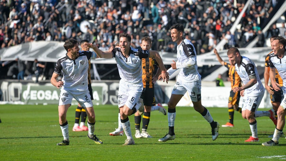 Gimnasia ganó y es puntero en su zona.