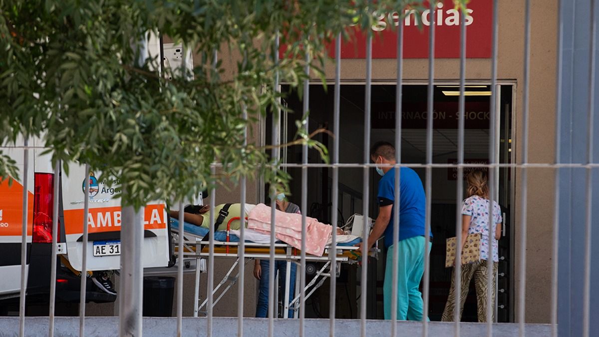 Esta semana, si bien mostró una merma del 57,9% en la cantidad de contagiados, sí hubo en leve aumento en la cantidad de muertos, que fue de 55 para la semana del 28 de enero al 3 de febrero, mientras que el período anterior hubo 49 decesos.