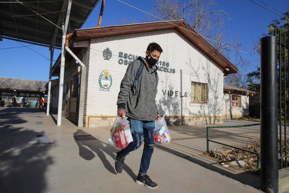 Escuelas rurales: los docentes hacen un silencioso trabajo en pandemia