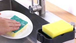 5 trucos de limpieza para desinfectar la esponja de la cocina