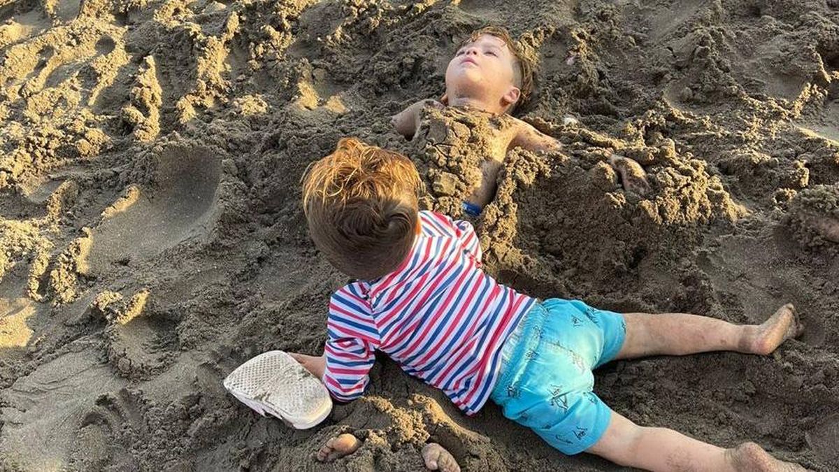 Permanecer en la playa hasta el atardecer, una de las razones por las que Andreuw elige la costa del océano Atlántico. Permanecer en la playa hasta el atardecer, una de las razones por las que Andreuw elige la costa del océano Atlántico.