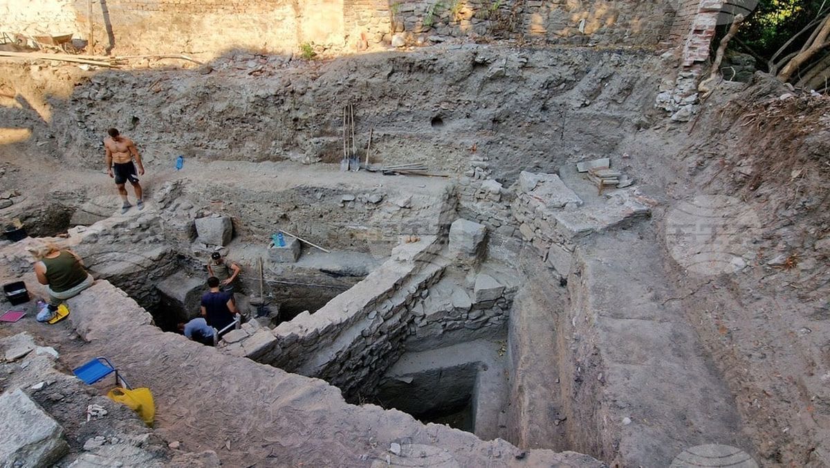 El descubrimiento se realizó a más de 6 metros de profundidad. El descubrimiento se realizó a más de 6 metros de profundidad.