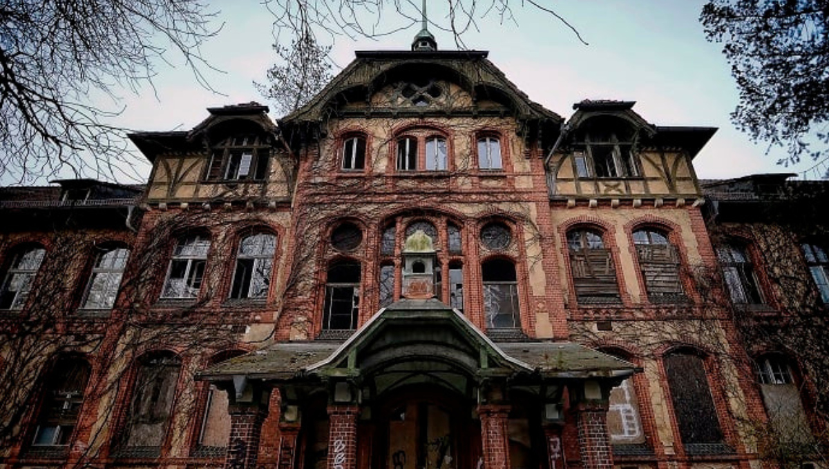 Así es el hospital de Alemania que fue clave en la vida de Adolf Hitler y ahora está abandonado.