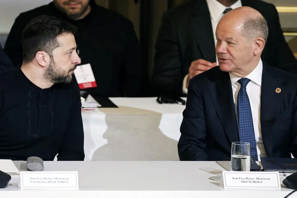 El presidente de Ucrania, Volodimir Zelenski, en una imagen de archivo junto al excanciller alemán Olaf Scholz. Crédito: EFE/EPA/Ludovic Marin/ POOL. El presidente de Ucrania, Volodimir Zelenski, en una imagen de archivo junto al excanciller alemán Olaf Scholz. Crédito: EFE/EPA/Ludovic Marin/ POOL.