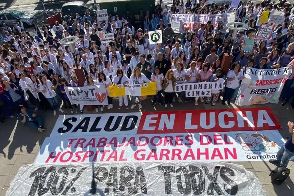 Profesionales de la salud vienen protestando por la falta de presupuesto en áreas como la pediatría. El hospital Garrahan es el símbolo de los reclamos. Profesionales de la salud vienen protestando por la falta de presupuesto en áreas como la pediatría. El hospital Garrahan es el símbolo de los reclamos.