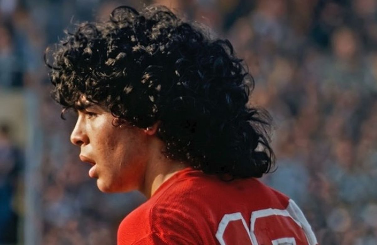 Maradona debutó antes de cumplir 16 años.