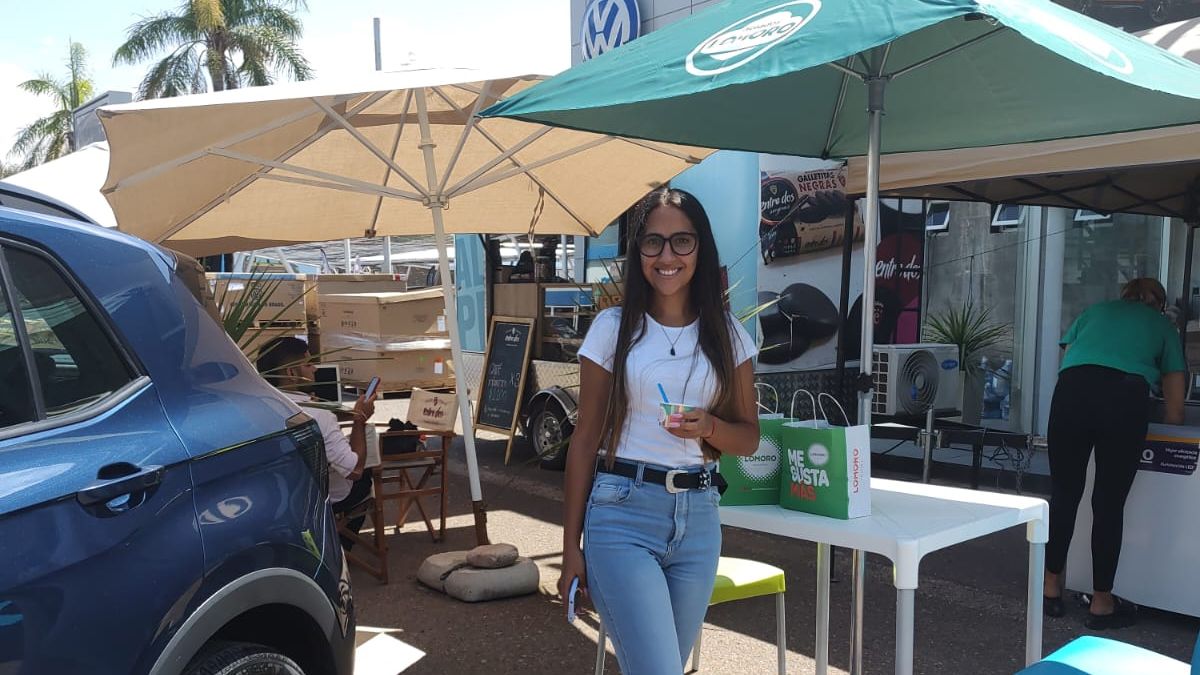 Helados Lomoro colocó un stand en Territorio Yacopini para agasajar a las mujeres en su día.