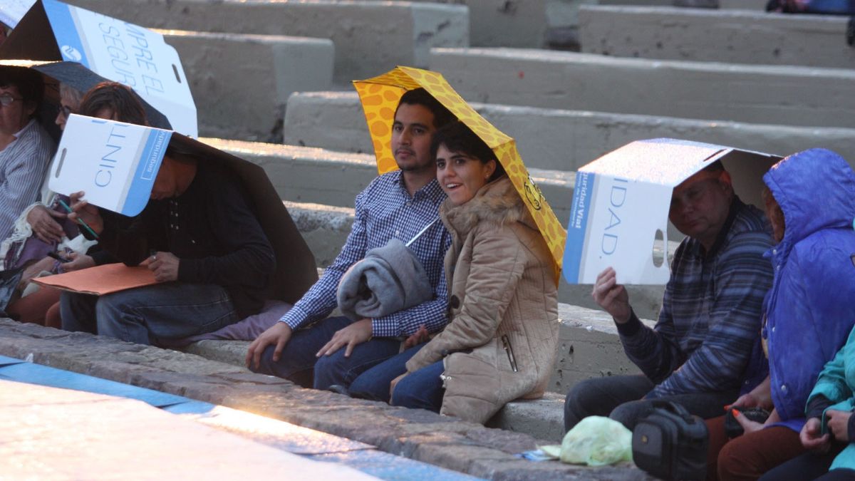 Por la probabilidad de lluvias persistentes en la noche del s&aacute;bado, Diego Gareca sostuvo que analizan la posibilidad de postergar el Acto Central.