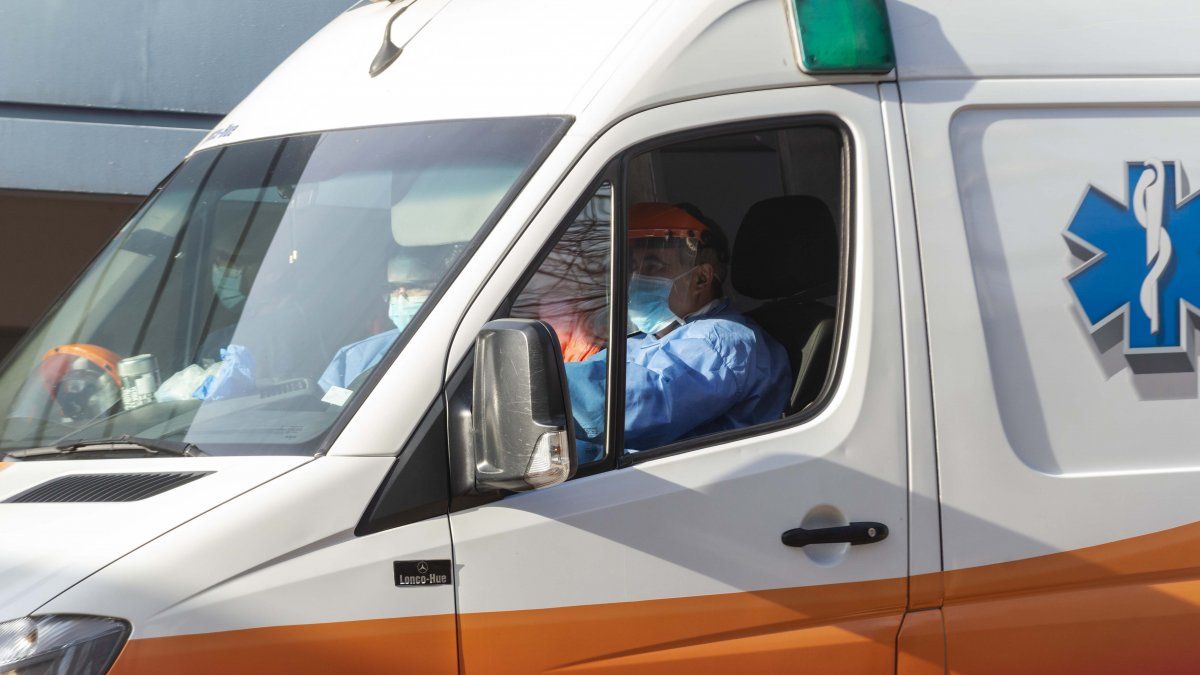 Guardia del Hospital El Carmen, a donde fue trasladada la mujer herida en Luj&aacute;n de Cuyo.